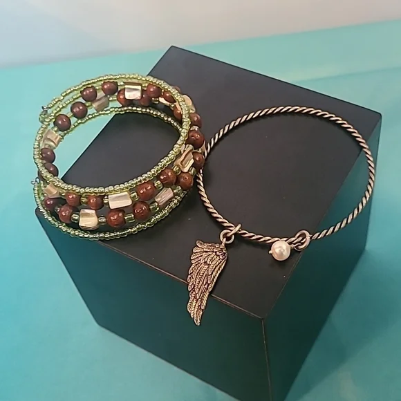 2 Bracelets - Picture 1 of 4